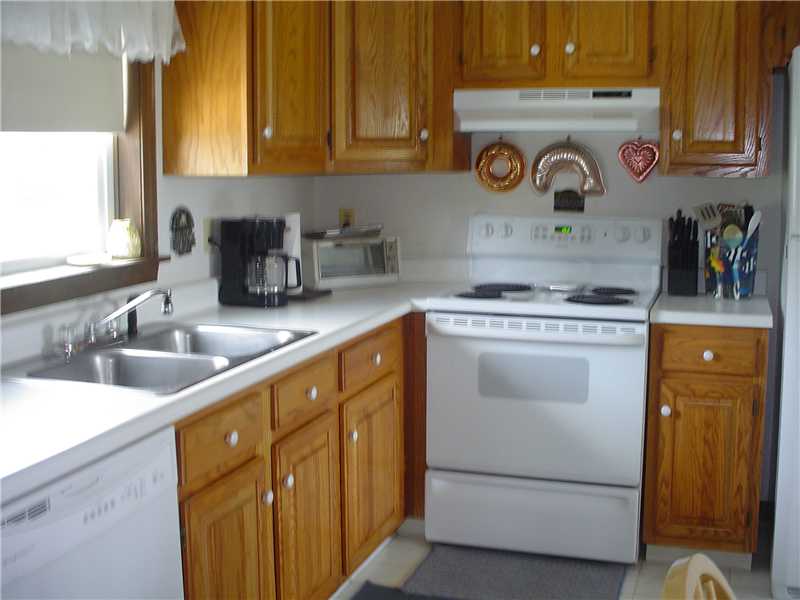 71 Crosspatch Road Charlestown, RI 02813 - Photo 4 of 13 Kitchen.