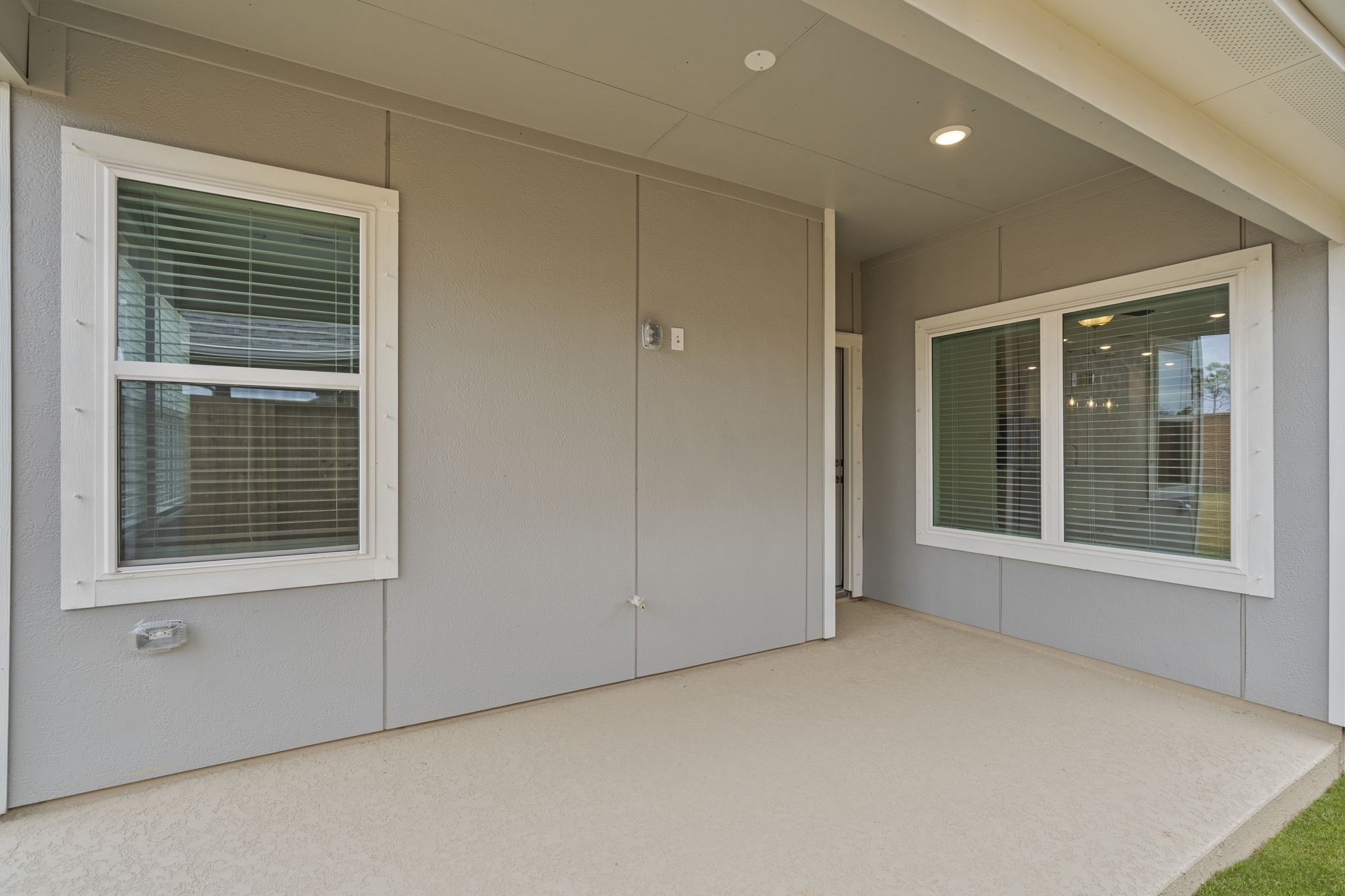 5251 Celestial Court Rosharon, TX 77583 - Photo 39 of 46 a view of an empty room with a window