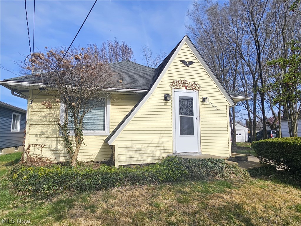 937 Clement Street Akron, OH 44306 - Photo 2 of 19