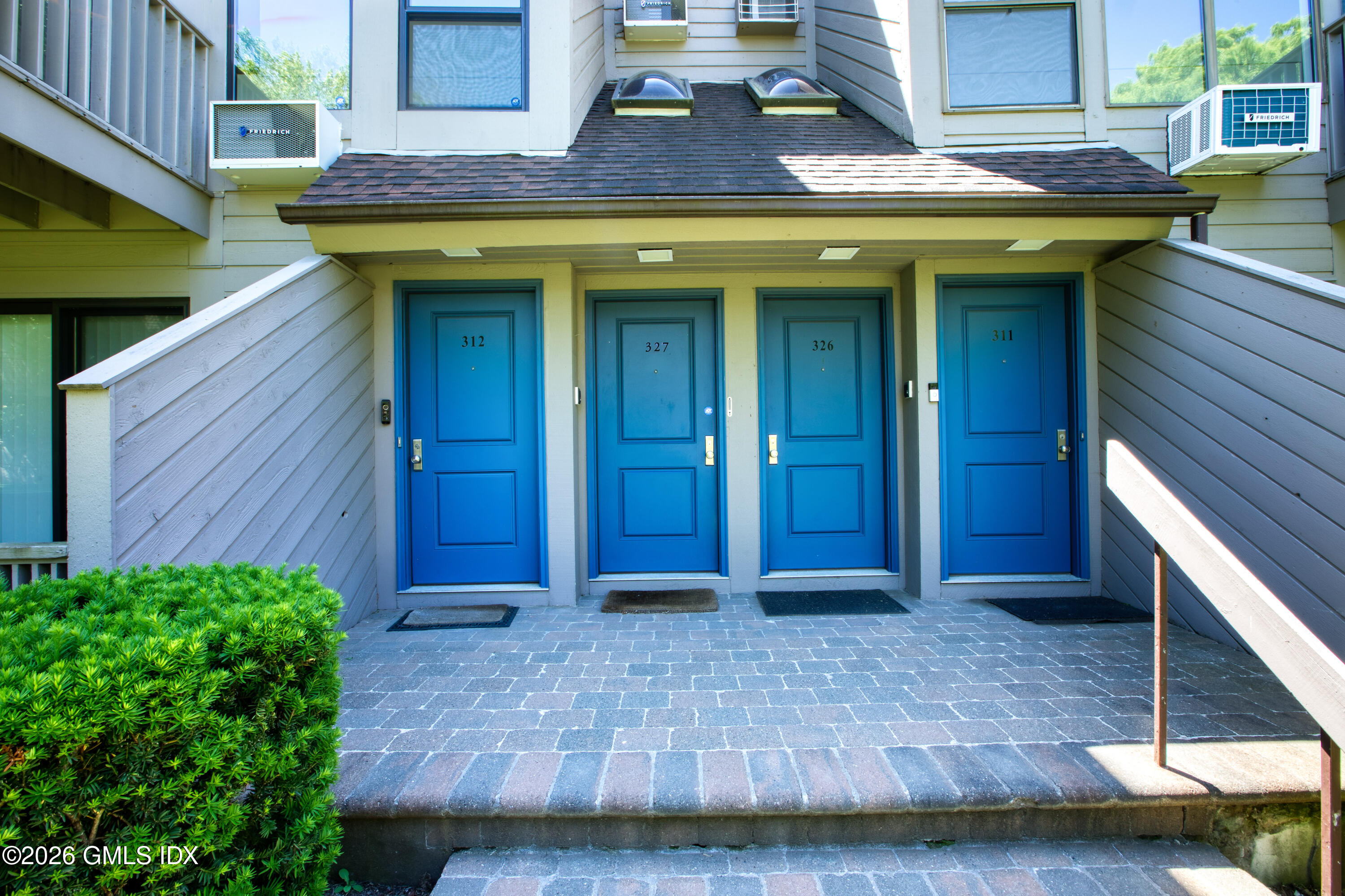 1465 E Putnam Ave 327 (33)-38