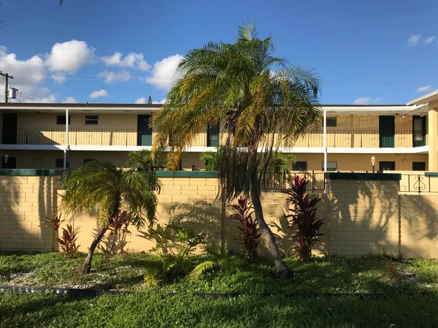 $1,650 | 2285 Northeast 172nd Street, Unit 8, North Miami Beach, FL 33160