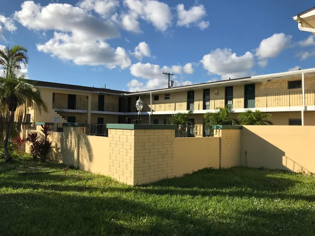 $1,650 | 2285 Northeast 172nd Street, Unit 8, North Miami Beach, FL 33160