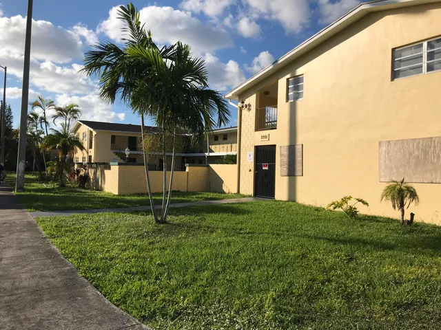 $1,650 | 2285 Northeast 172nd Street, Unit 8, North Miami Beach, FL 33160