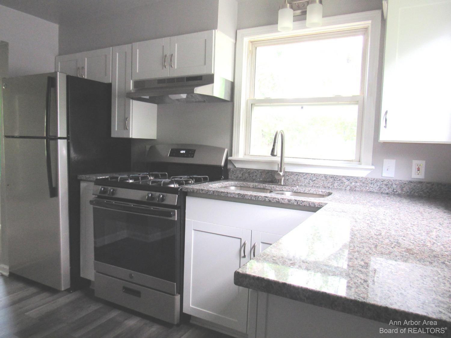 276 Devonshire Road Ypsilanti, MI 48198 - Photo 4 of 9 Photo 4