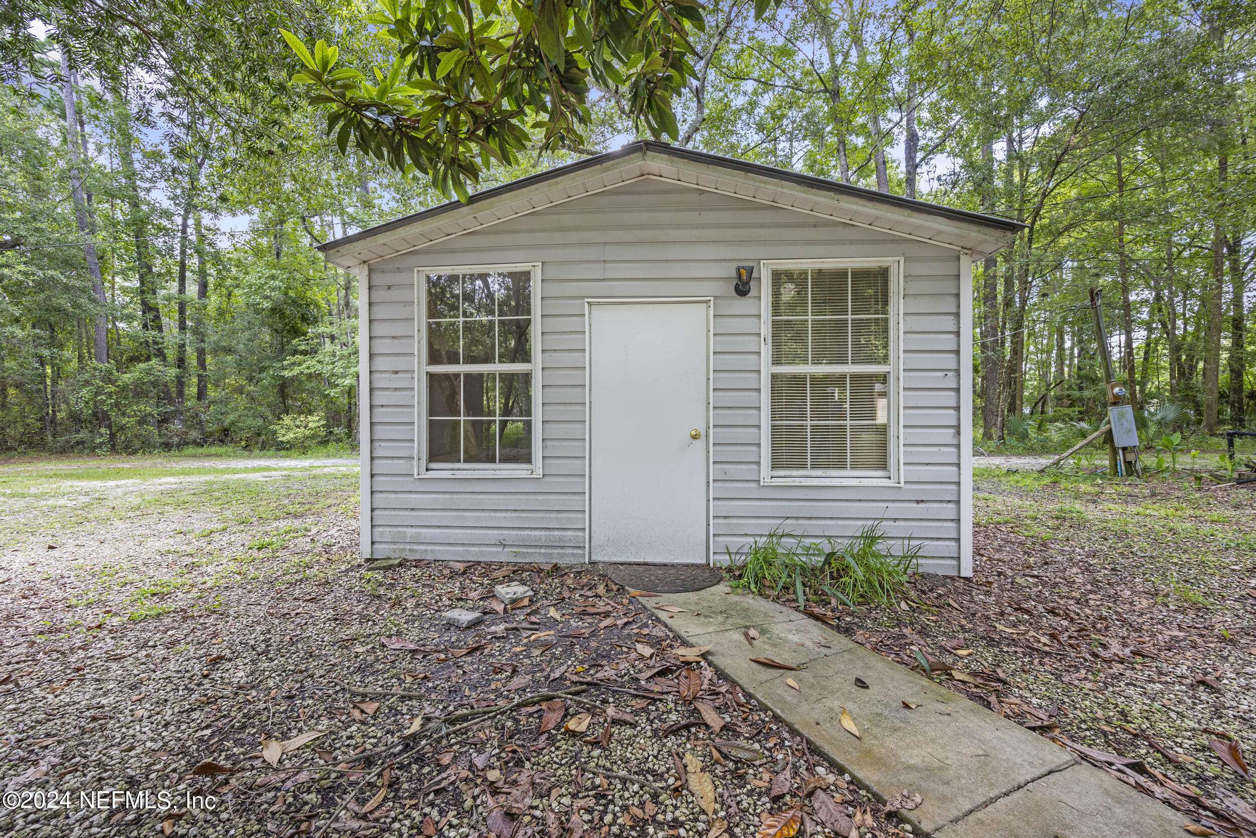742 Ridgeline Road, Unit 1 Satsuma, FL 32189 - Photo 32 of 41 Shed with shower and toilet