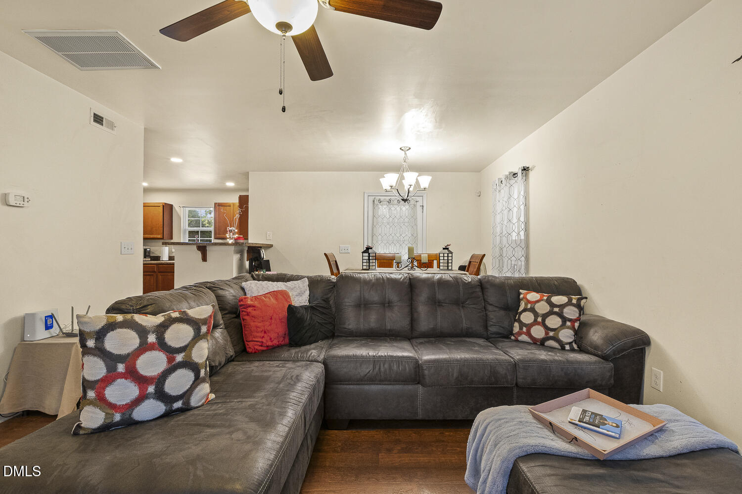 2712 Patbrook Lane Raleigh, NC 27610 - Photo 5 of 28 005