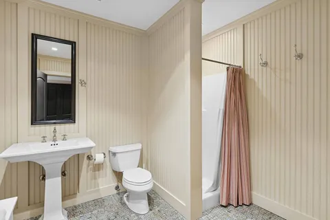 $6,995,000 | 7 Kellis Way, Bridgehampton, NY 11976