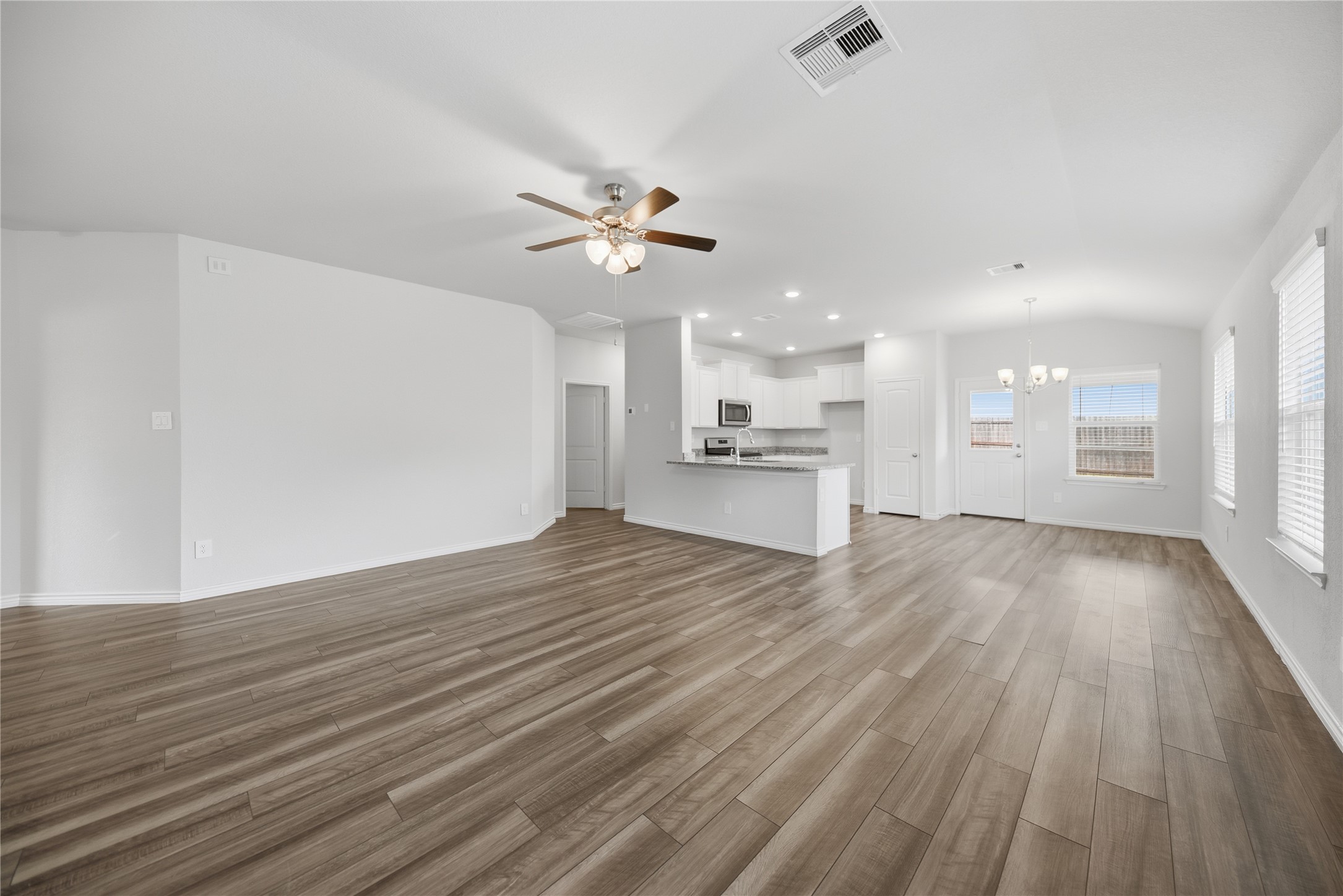 1010 Fannin Street Brenham, TX 77833 - Photo 18 of 30 Livingroom
