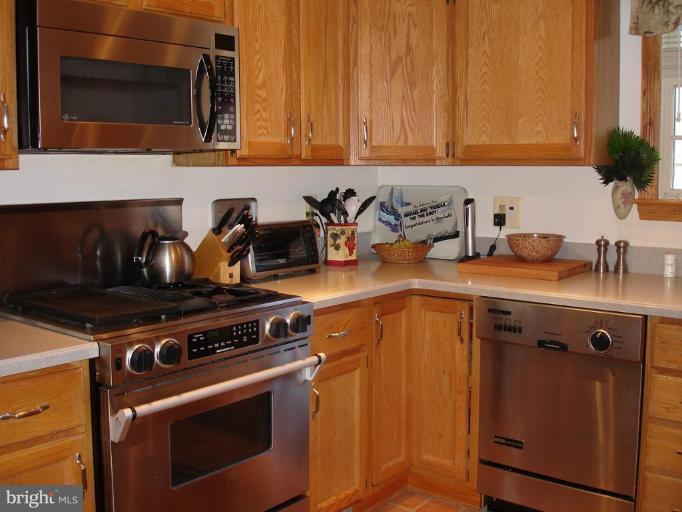 8109 Shore Road Dundalk, MD 21222 - Photo 2 of 30 All High End Stainless Steel Appliances