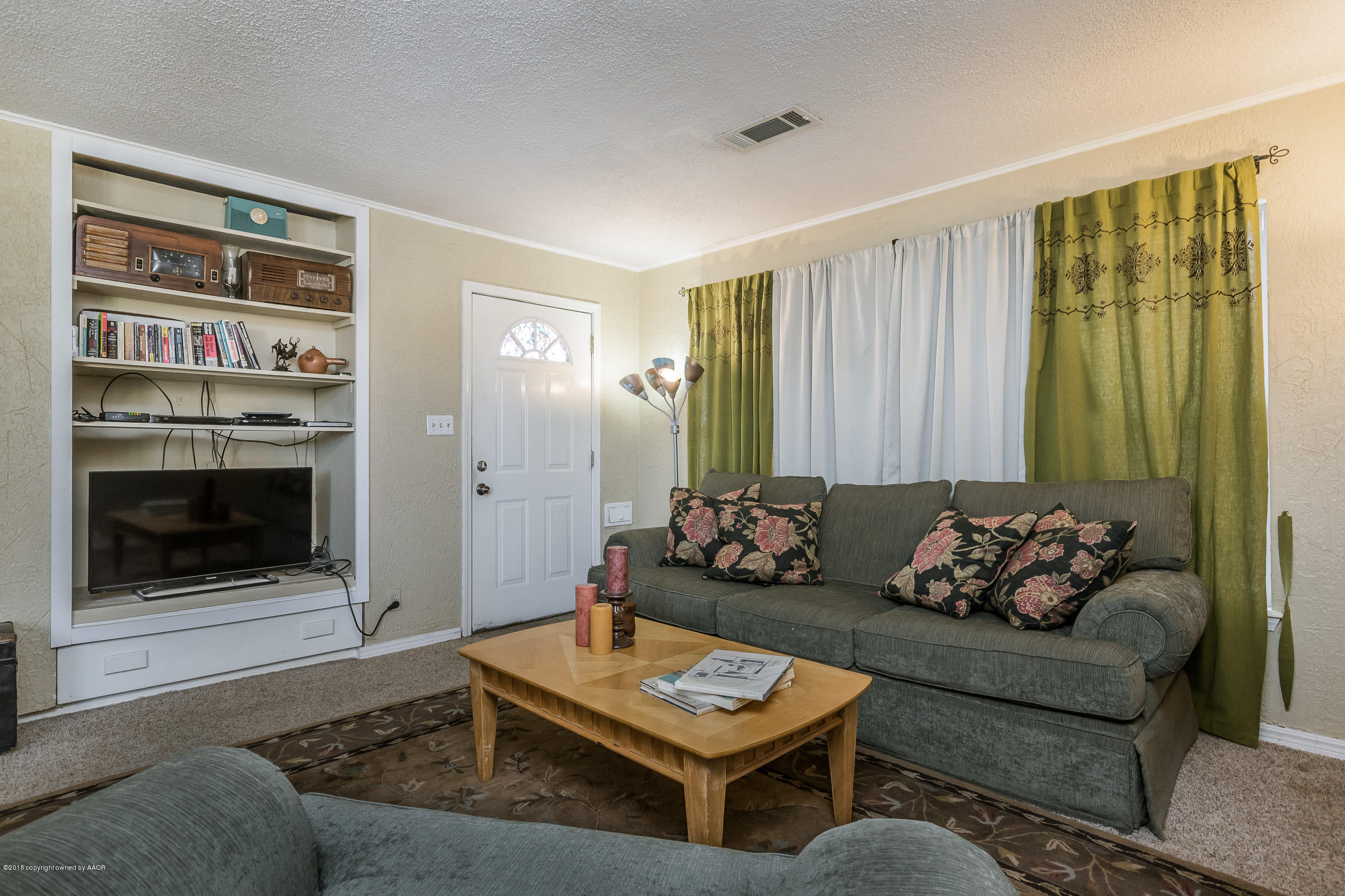 4004 Cline Road Amarillo, TX 79110 - Photo 3 of 16 Living Room_-2