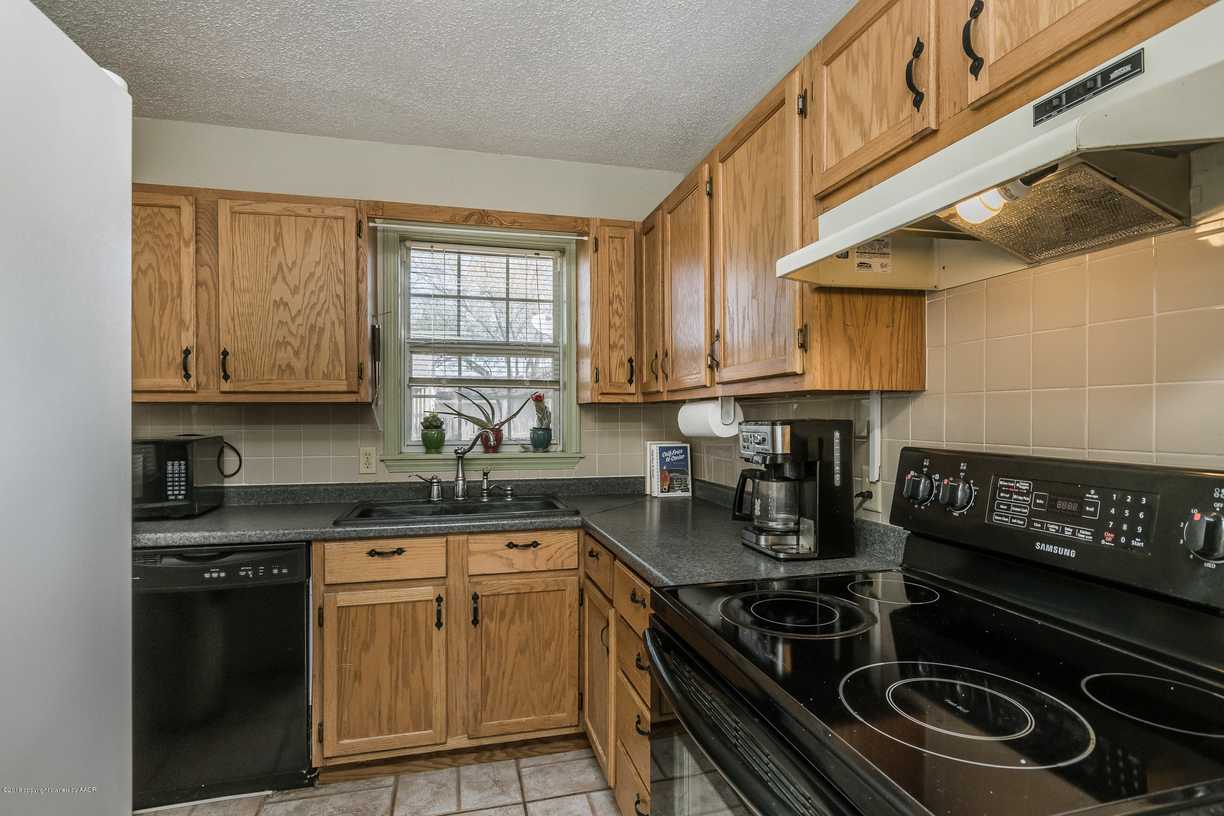 4004 Cline Road Amarillo, TX 79110 - Photo 5 of 16 Kitchen_