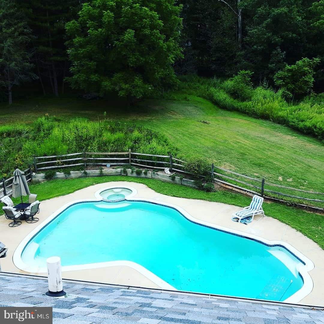 214 Nottingham Drive Spring City, PA 19475 - Photo 28 of 31 Pool with Hot Tub