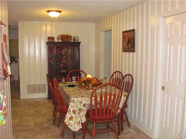2904 Lucerne Place Raleigh, NC 27604 - Photo 12 of 24 Dining area/breakfast nook