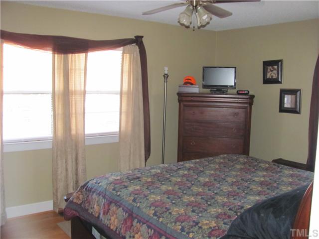 2904 Lucerne Place Raleigh, NC 27604 - Photo 14 of 24 Nice size bedrooms.