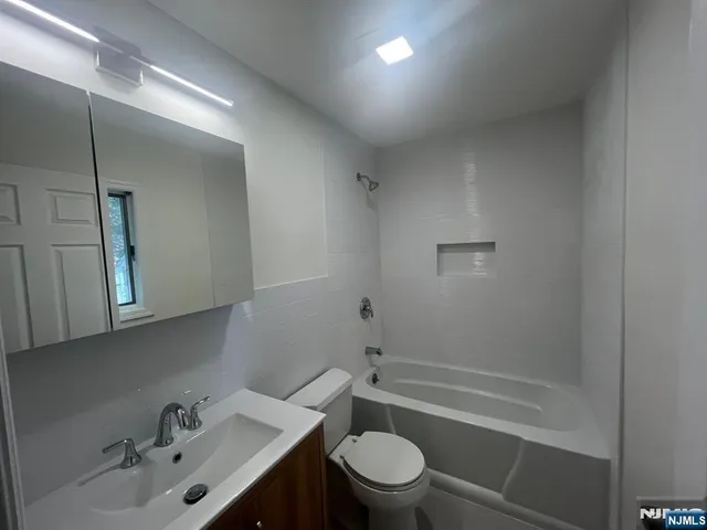 $4,600 | 186 Cleenput Terrace, Paramus, NJ 07652