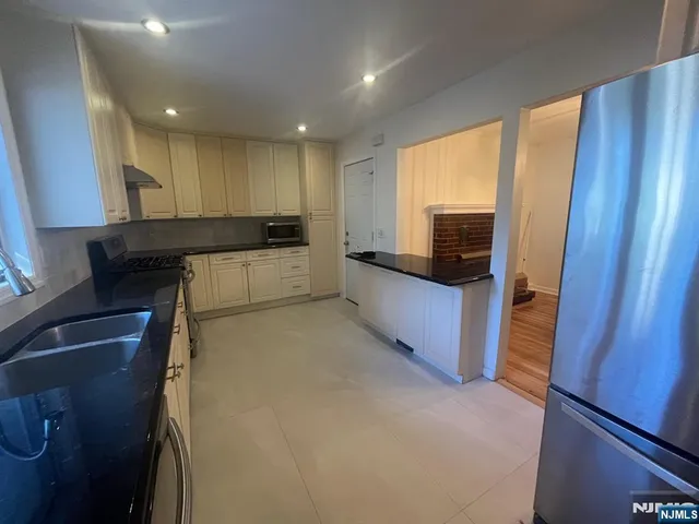 $4,600 | 186 Cleenput Terrace, Paramus, NJ 07652