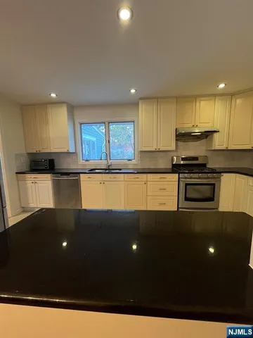 $4,600 | 186 Cleenput Terrace, Paramus, NJ 07652