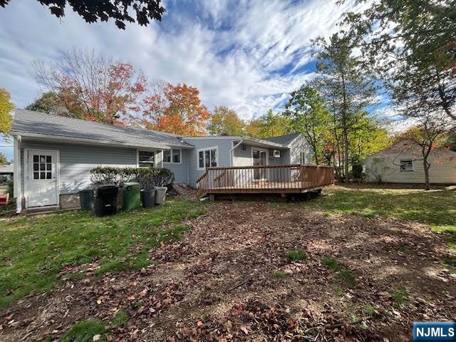 186 Cleenput Terrace Paramus, NJ 07652 - Photo 3 of 3 a view of a house with backyard and sitting area