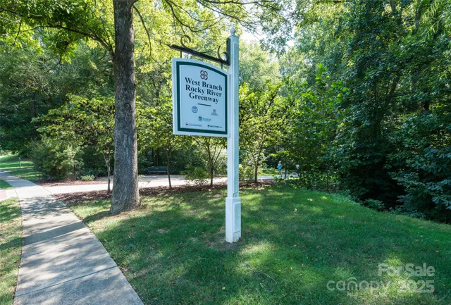 a sign that is sitting in the grass