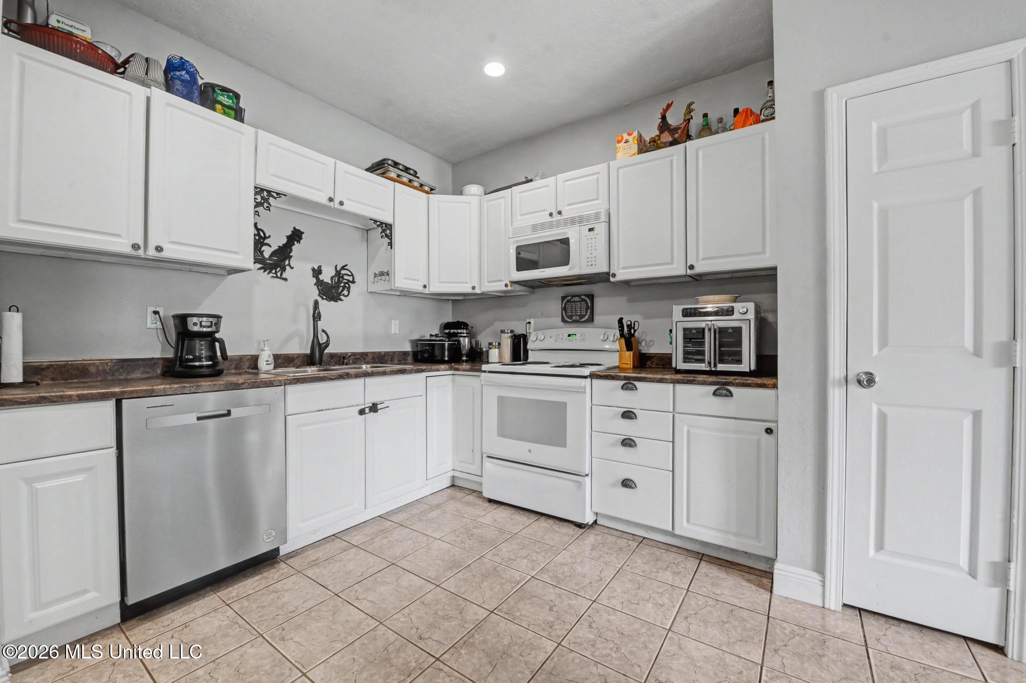 18 Jub Hickman Road Perkinston, MS 39573 - Photo 6 of 22 Kitchen