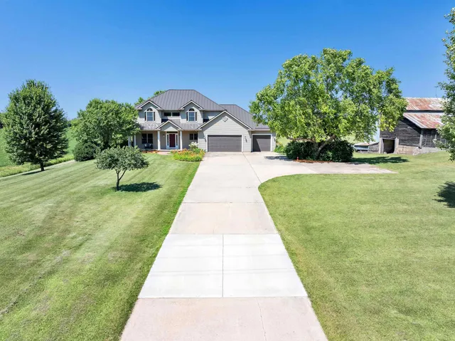 $599,900 | N4043 Morgan Road, Waupaca, WI 54981