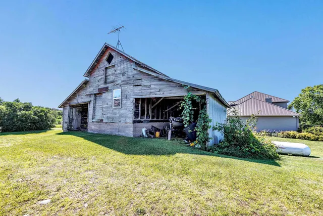 $599,900 | N4043 Morgan Road, Waupaca, WI 54981