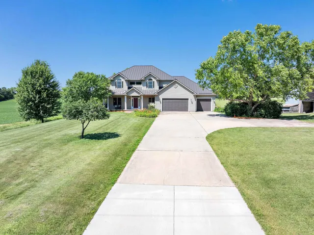 $599,900 | N4043 Morgan Road, Waupaca, WI 54981