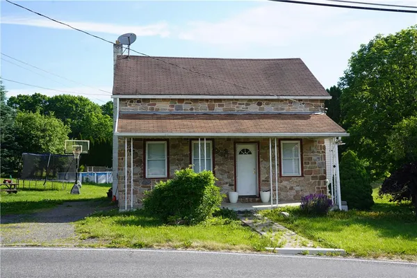 $275,000 | 2094 East Scenic Drive, Bath, PA 18014