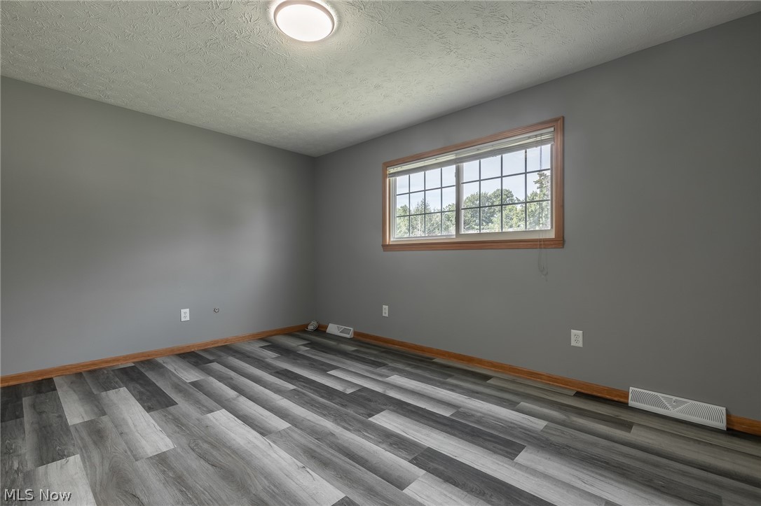 5604 Reef Road Mentor, OH 44060 - Photo 17 of 24