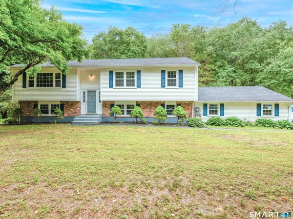$599,999 | 47 Valley Shore Drive, Guilford, CT 06437