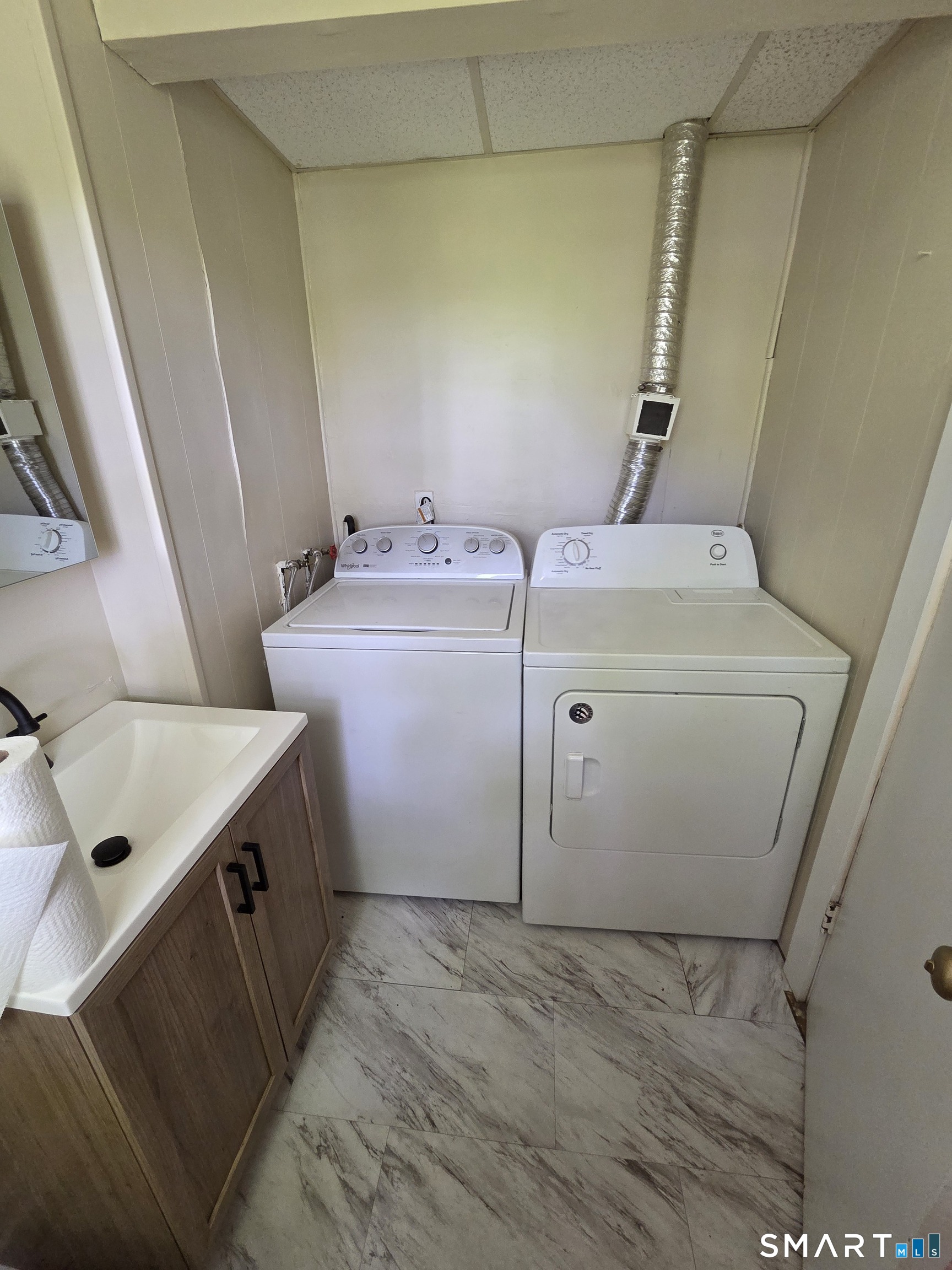 22 Lakeview Street, Unit 1 East Hampton, CT 06424 - Photo 8 of 20 a utility room with dryer and washer