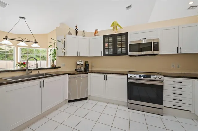 $899,999 | 4080 Northwest 83rd Lane, Coral Springs, FL 33065