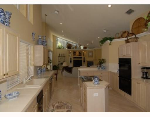 2855 Paddock Road Weston, FL 33331 - Photo 7 of 16 Kitchen