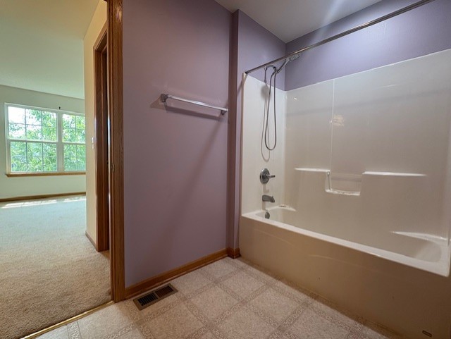 211 Leah Court Sycamore, IL 60178 - Photo 19 of 29 a bathroom with a bathtub and a shower