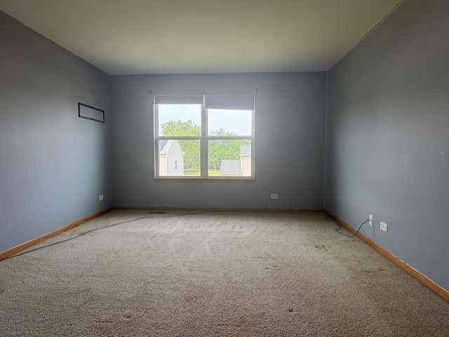 211 Leah Court Sycamore, IL 60178 - Photo 20 of 29 an empty room with a window