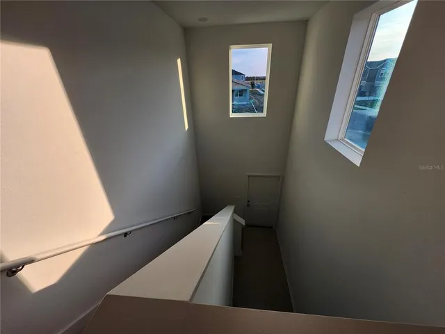 a view of a house with backyard