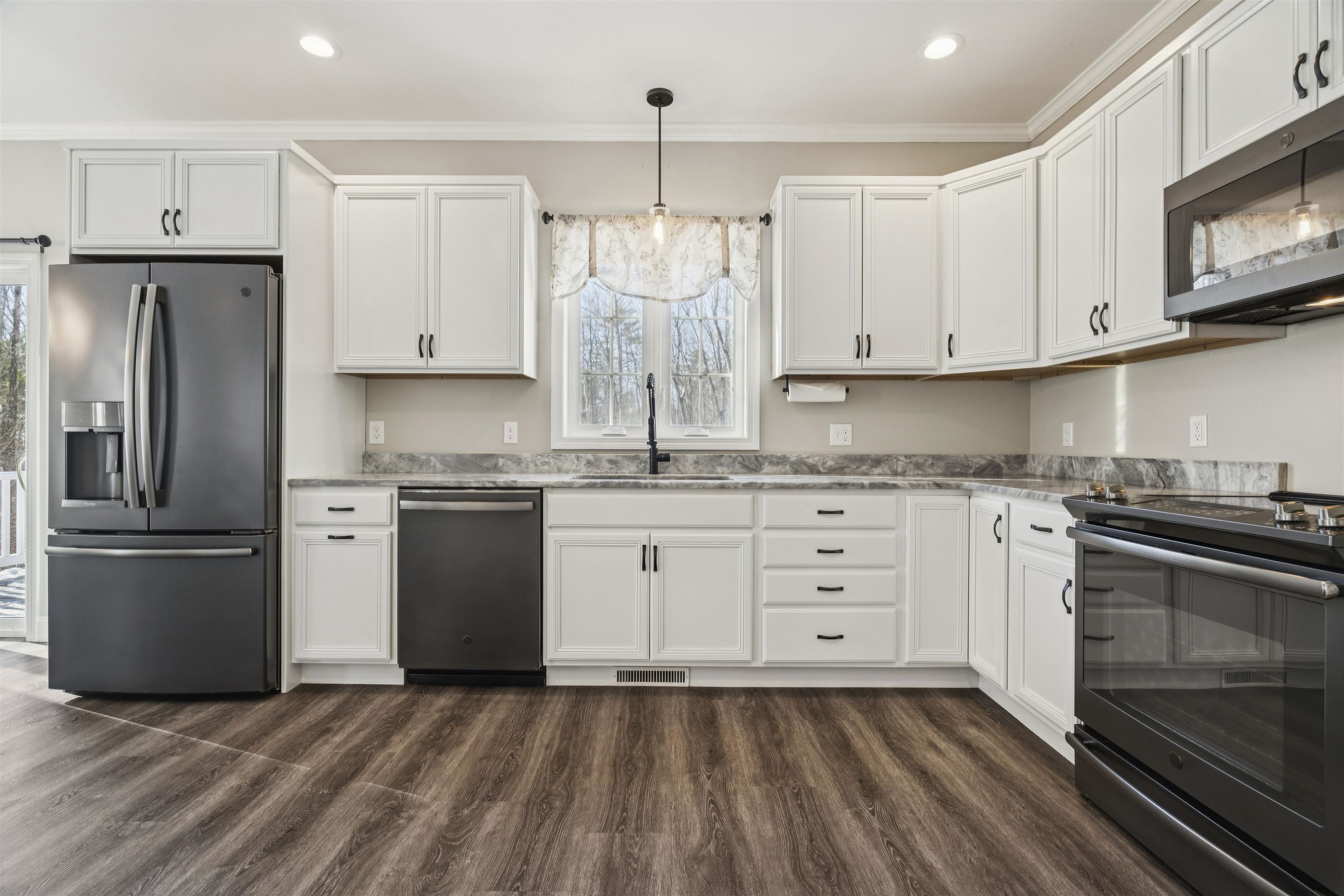 71 Range Road Alton, NH 03809 - Photo 3 of 40