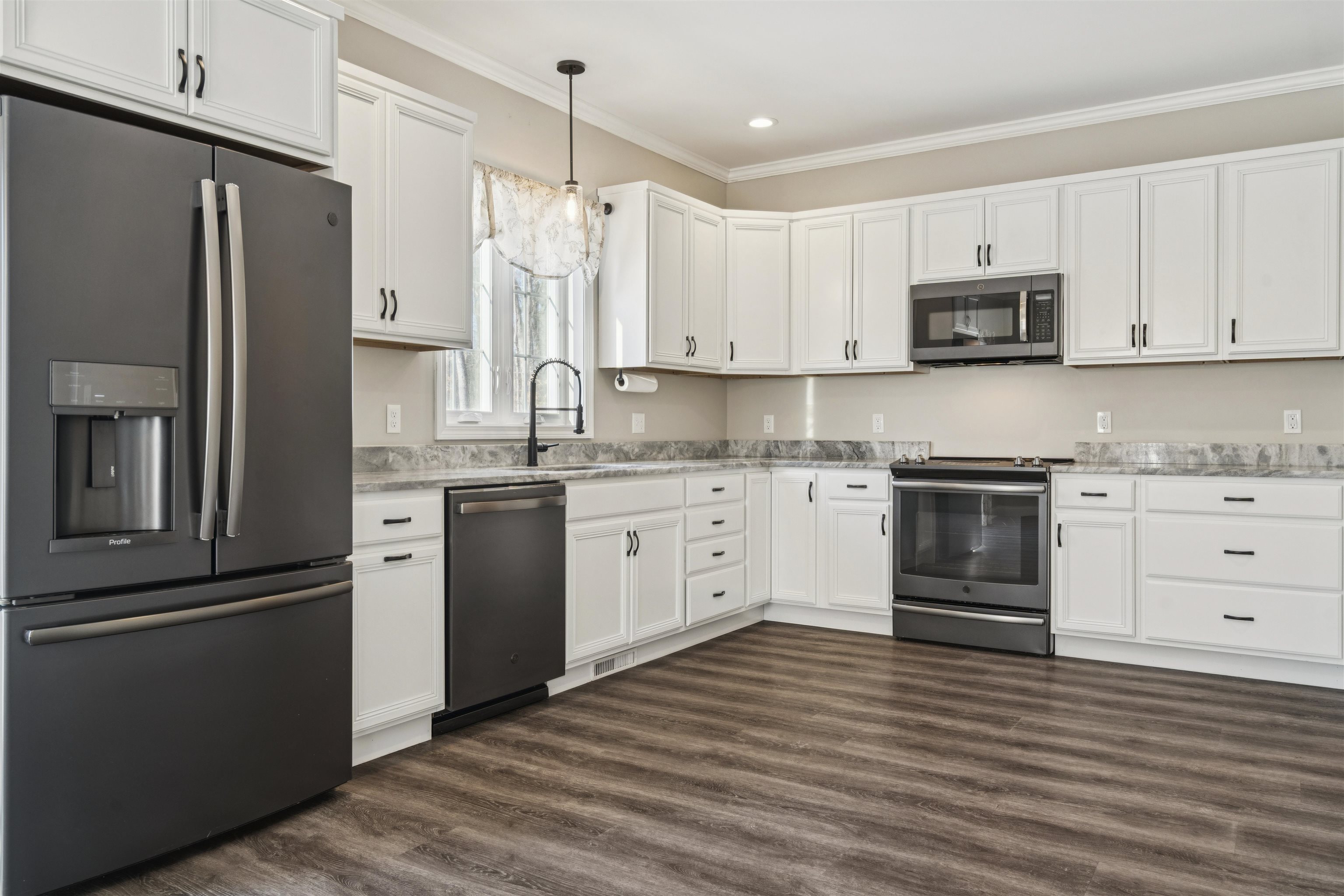 71 Range Road Alton, NH 03809 - Photo 4 of 40