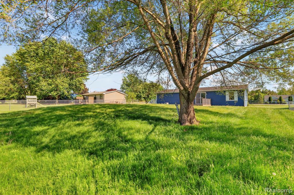 4050 West Thompson Road Linden, MI 48451 - Photo 6 of 36