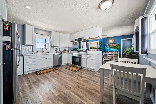 $268,100 | 70118 Highway 131, White Pigeon, MI 49099