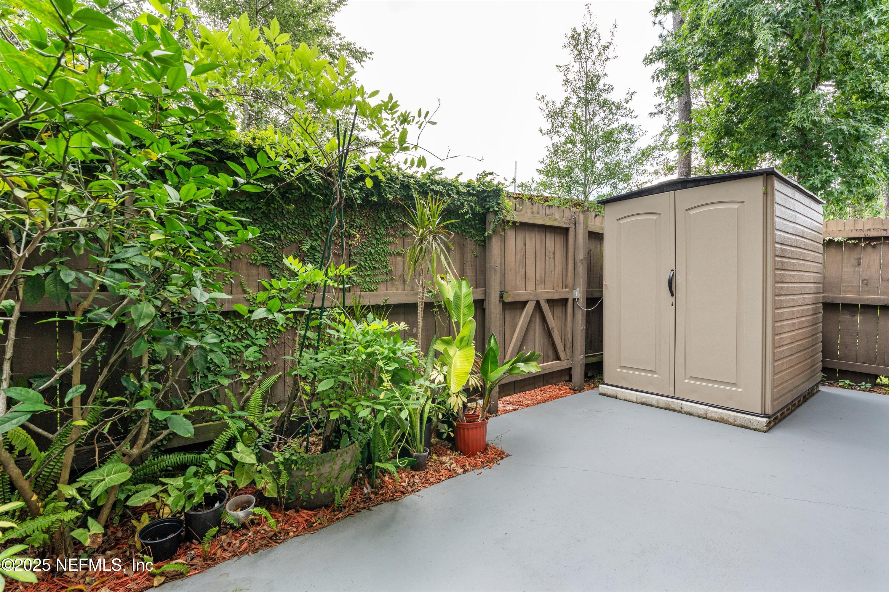 4807 Evenlode Lane Jacksonville, FL 32217 - Photo 21 of 28 a view of a backyard