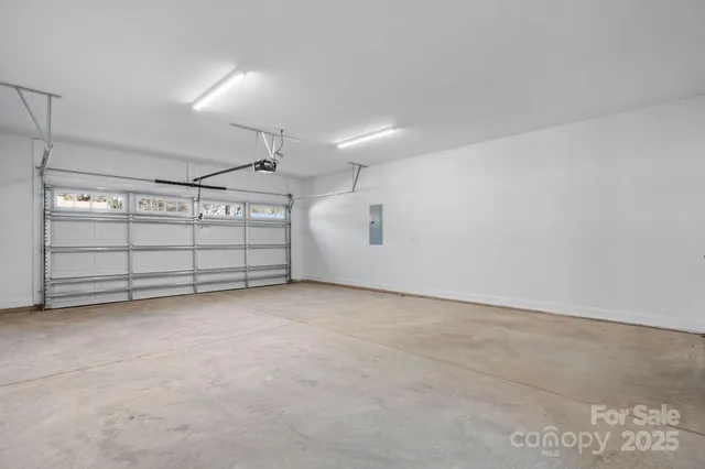 $389,900 | 121 31st Avenue Northwest, Hickory, NC 28601