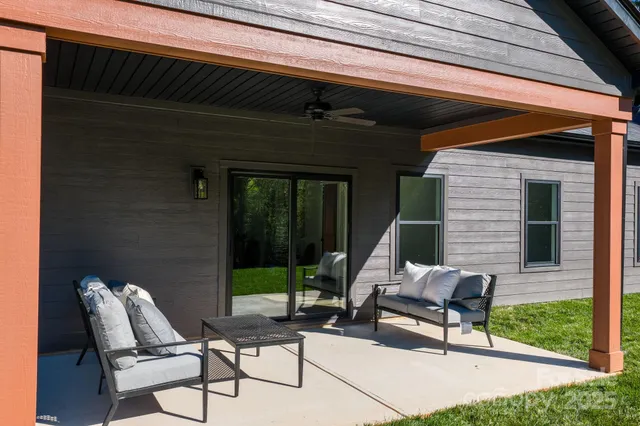 $389,900 | 121 31st Avenue Northwest, Hickory, NC 28601