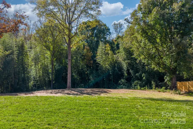 $389,900 | 121 31st Avenue Northwest, Hickory, NC 28601