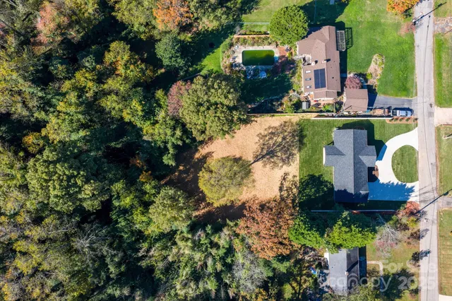 $389,900 | 121 31st Avenue Northwest, Hickory, NC 28601