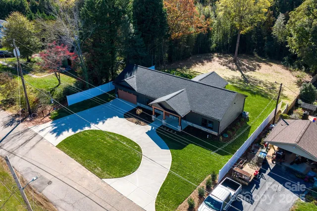 $389,900 | 121 31st Avenue Northwest, Hickory, NC 28601