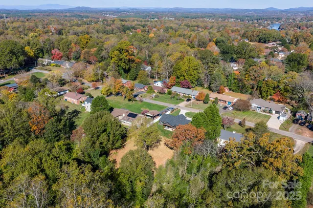 $389,900 | 121 31st Avenue Northwest, Hickory, NC 28601