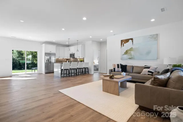 $389,900 | 121 31st Avenue Northwest, Hickory, NC 28601