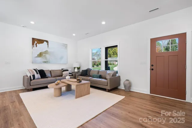 $389,900 | 121 31st Avenue Northwest, Hickory, NC 28601