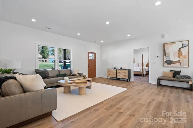 $389,900 | 121 31st Avenue Northwest, Hickory, NC 28601